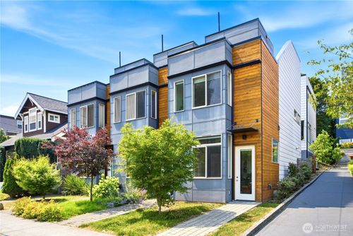 3043 C 21st Ave W, Seattle, WA, 98199 | Card Image