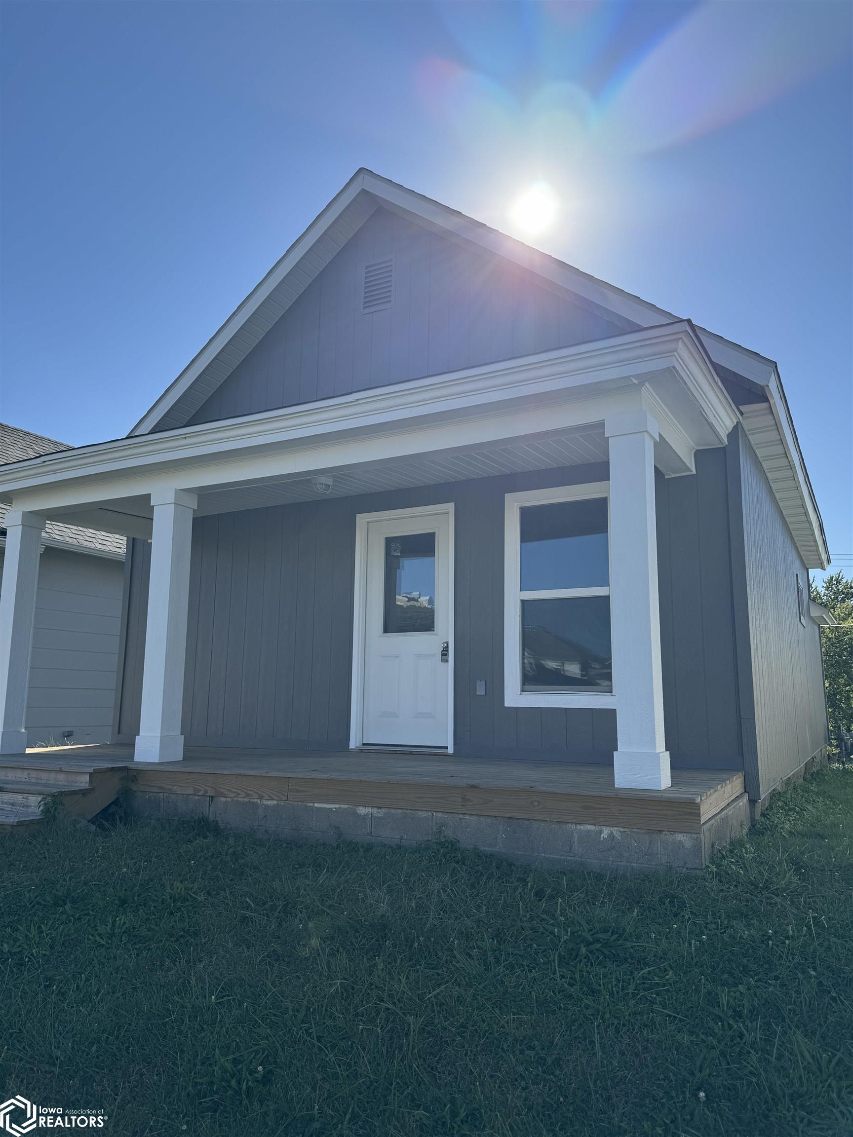 Elm St, Creston, IA 50801
