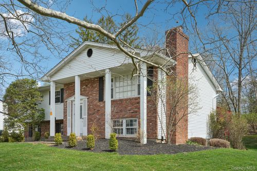 32 Wayne Ln, Tappan, NY, 10983-1117 | Card Image