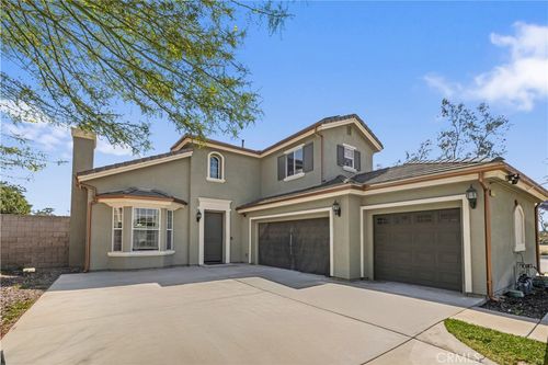 9289 Sycamore Ln, Fontana, CA, 92335-8901 | Card Image