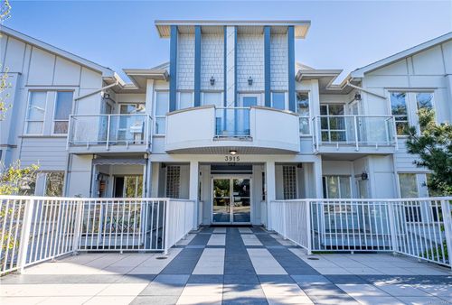 209-3915 Carey Rd, Victoria, BC, V8Z4E3 | Card Image