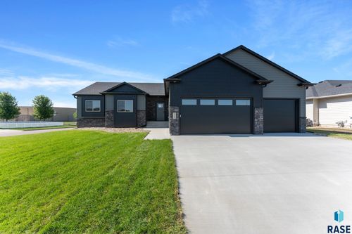 6709 E 37th St Street, Sioux Falls, SD, 57110 | Card Image