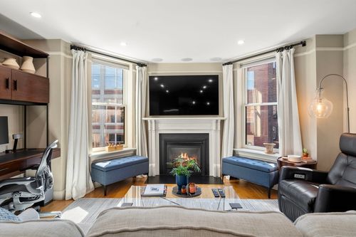 3b-294 Newbury St, Boston, MA, 02115-2852 | Card Image