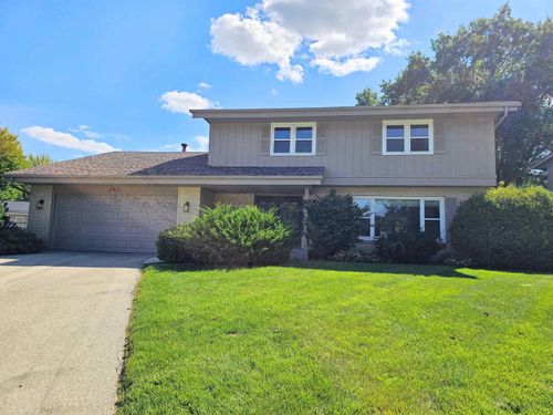 5841 Hoylake Dr, Rockford, IL, 61107-3818 | Card Image