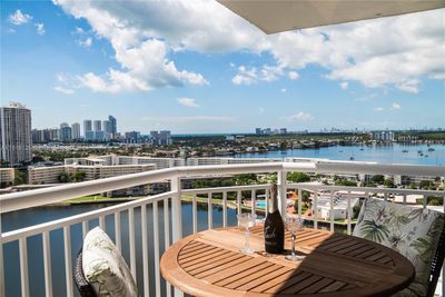 1905 - 18041 Biscayne Blvd, Condo with 3 bedrooms, 2 bathrooms and null parking in Aventura FL | Image 2