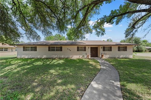 524 E Avenue D, Rosebud, TX, 76570-3301 | Card Image