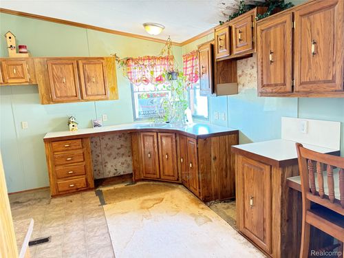 71 S Valley Dr, Swartz Creek, MI, 48473-8290 | Card Image