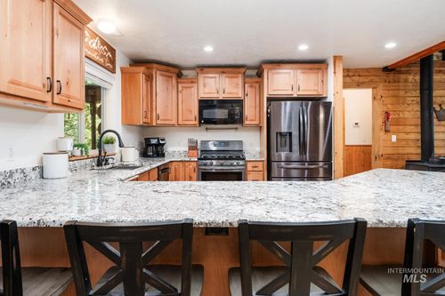 10390 Gamann Dr, Cascade, ID, 83611-5441 | Card Image