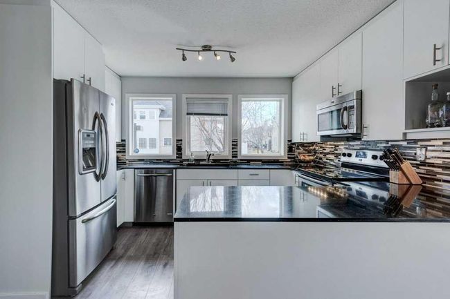 34 Candle Terrace Sw, Home with 2 bedrooms, 1 bathrooms and 4 parking in Calgary AB | Image 4