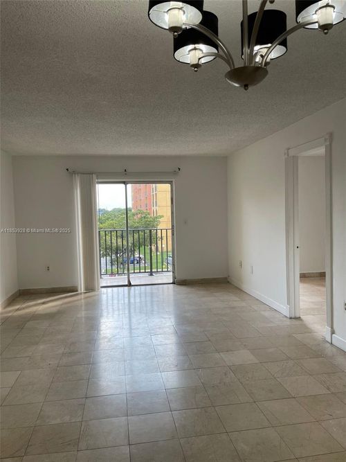 12-4721 Nw 7th St, Miami, FL, 33126-2263 | Card Image