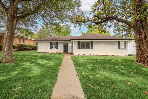2411 Airline Dr, Brenham, TX, 77833-5503 | Card Image