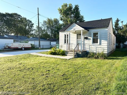 28431 Block St, Garden City, MI, 48135-2428 | Card Image