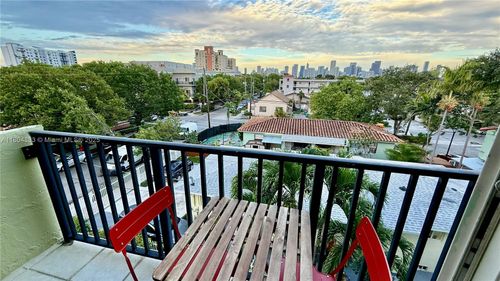 apt-401-1530 Sw 2nd St, Miami, FL, 33135-2172 | Card Image