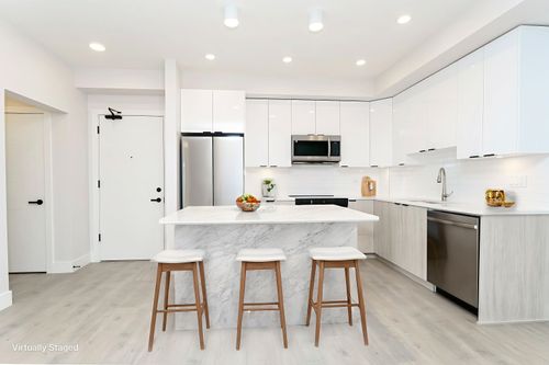 322-13458 95 Ave, Surrey, BC, V3V1P5 | Card Image