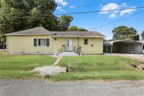737 E Pearl St, Staunton, IL, 62088-1954 | Card Image