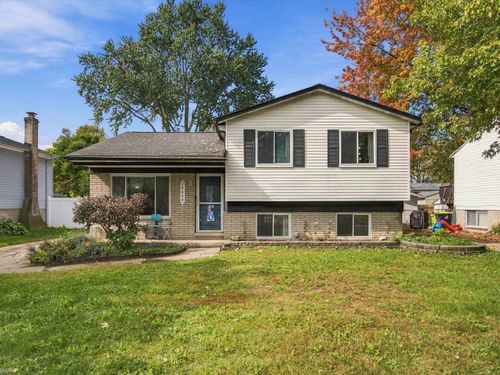 39639 Chart Street, Harrison Charter Township, MI, 48045 | Card Image