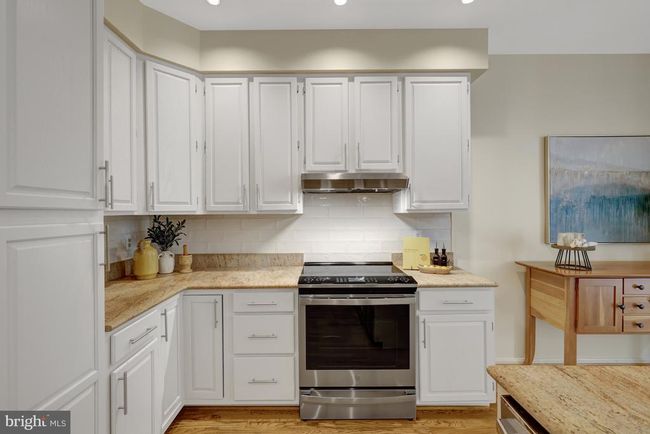 11431 Hollow Timber Way, Townhouse with 3 bedrooms, 4 bathrooms and null parking in Reston VA | Image 17