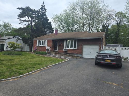 2905 Heather Ave, Medford, NY, 11763-2117 | Card Image