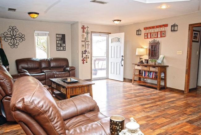 1560 State Highway 214, House other with 3 bedrooms, 3 bathrooms and null parking in Plains TX | Image 7