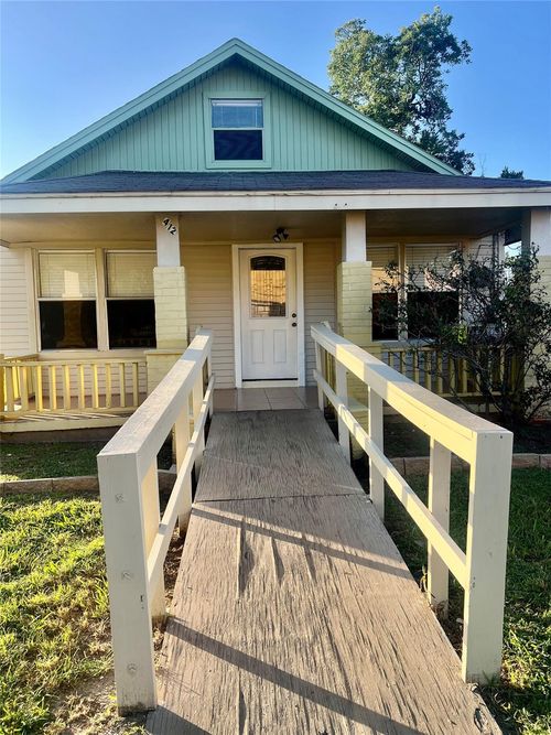 412 W Nazro St, Baytown, TX, 77520-6926 | Card Image