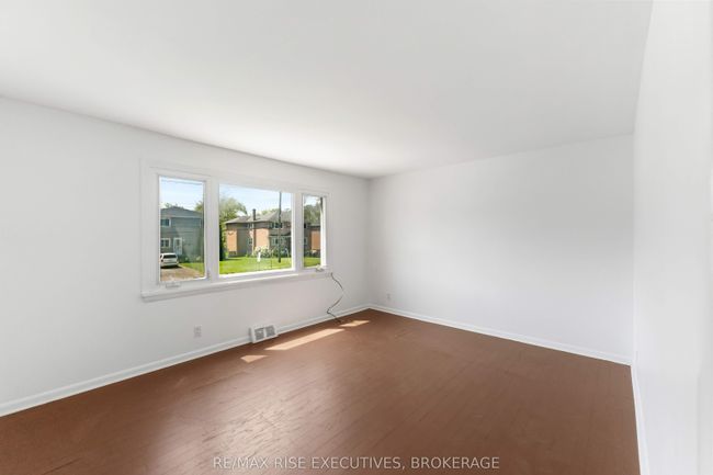 999 Portsmouth Ave, Home with 6 bedrooms, 3 bathrooms and 4 parking in Kingston ON | Image 16