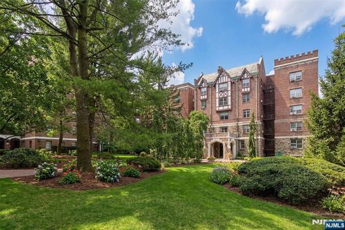 100 Palisade Ave, Bogota, NJ, 07603-1726 | Card Image