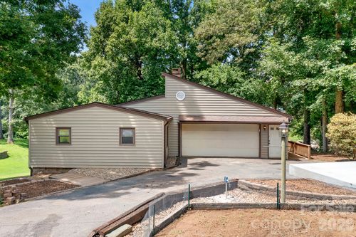 7224 Right Angle St, Sherrills Ford, NC, 28673-7767 | Card Image