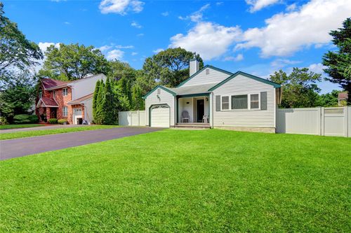11 Winnecomac Cir, Kings Park, NY, 11754-4608 | Card Image
