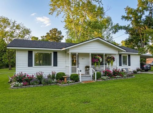 313 S Summer St, Centerville, TX, 75833-1981 | Card Image