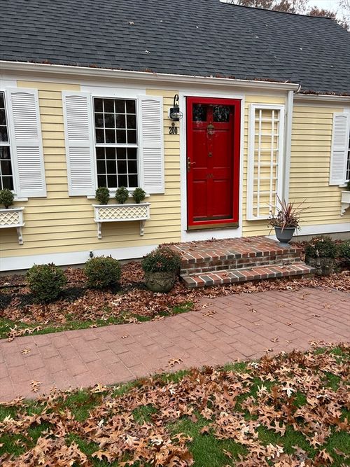 200-200 Plympton Rd, Plymouth, MA, 02360-4615 | Card Image