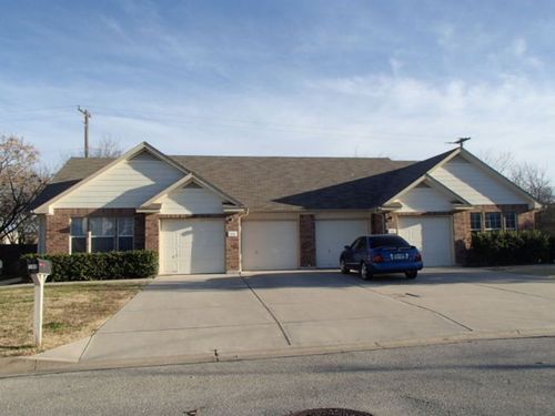 206 Ryan Ln, Georgetown, TX, 78628-3585 | Card Image