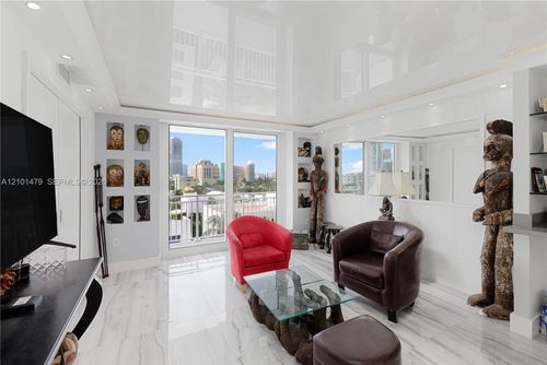 705-345 Ocean Dr, Miami Beach, FL, 33139-6917 | Card Image