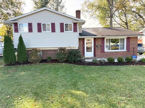 25077 Doe Dr, North Olmsted, OH, 44070-1248 | Card Image