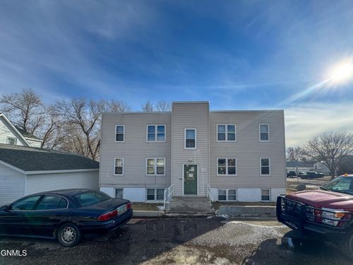 1009 2nd St Nw, Mandan, ND, 58554-2531 | Card Image