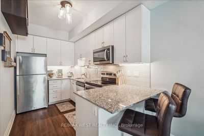 F1101 - 32 Coles Ave, Condo with 2 bedrooms, 1 bathrooms and 1 parking in Vaughan ON | Image 2