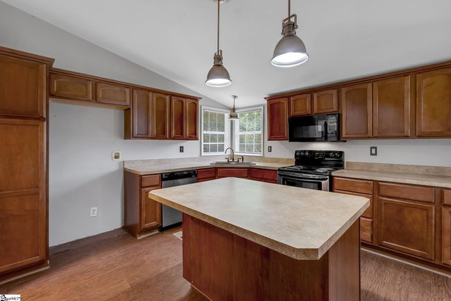 381 Cox Rd, House other with 3 bedrooms, 2 bathrooms and null parking in Greer SC | Image 9