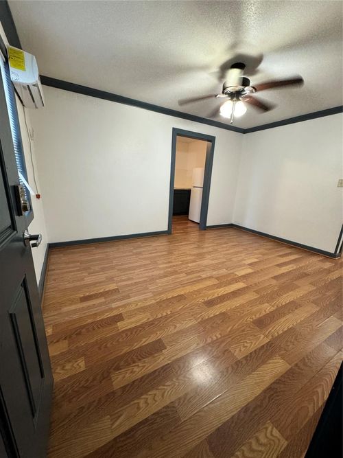 13-5320 Polk St, Houston, TX, 77023-1462 | Card Image
