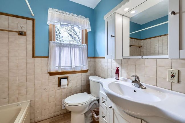 2454 Long Lake Road - MLS Sized - 014 - 18 Primary Bathroom.jpg | Image 22