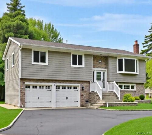 10 Evelyn Dr, Bethpage, NY, 11714-1430 | Card Image