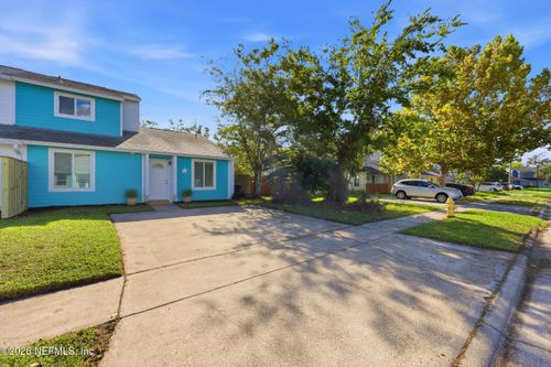 696 Aquatic Dr, Atlantic Beach, FL, 32233-3853 | Card Image