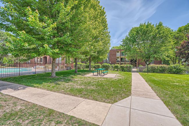 255 Westview Dr 305 - Web Quality - 023 - 23 Courtyard.jpg | Image 21