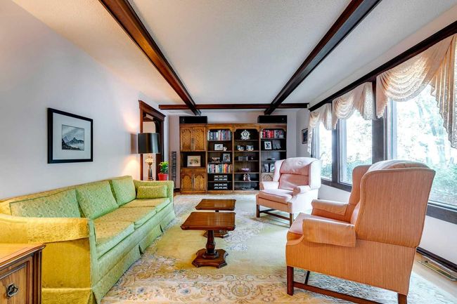 216 Canterbury Pl Sw, House detached with 4 bedrooms, 3 bathrooms and 4 parking in Calgary AB | Image 4