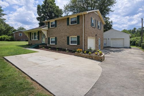 312 Nice Dr, Clarksville, TN, 37042-4242 | Card Image