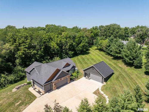 18200 247th Ave, Pleasant Valley, IA, 52767-1235 | Card Image