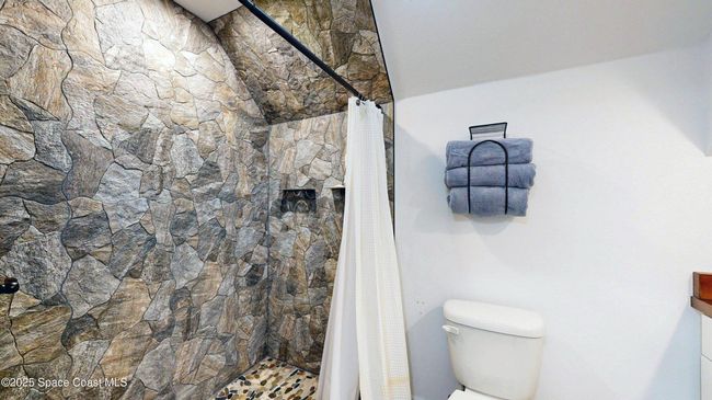 Garage Suite Shower | Image 41