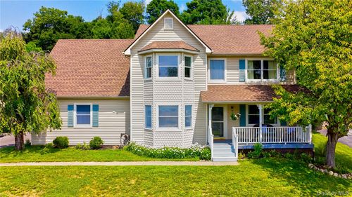 24 Valley View Cir, Warwick, NY, 10990-2719 | Card Image