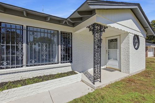 2313 Clearview Dr, Fort Worth, TX, 76119-4505 | Card Image