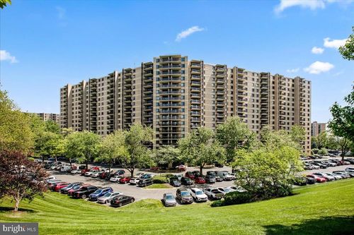 817-205 Yoakum Pkwy, ALEXANDRIA, VA, 22304-3820 | Card Image