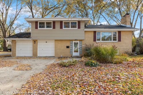 320 Elmwood Dr, Naperville, IL, 60540-7207 | Card Image