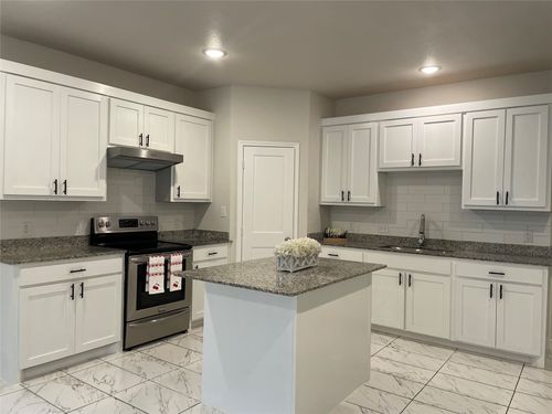 2025 Eva St, Grand Prairie, TX, 75051-1235 | Card Image